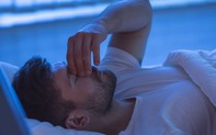Dấu hiệu sớm của bệnh gan có thể xuất hiện vào ban đêm