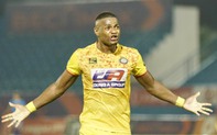 Tiền đạo Brazil lập siêu phẩm, đội đầu bảng V.League thoát thua đầy kịch tính