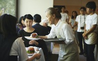 Nhà hàng Nhật Bản đông khách vì lý do kỳ lạ: chẳng mấy khi nhân viên phục vụ món ăn đúng yêu cầu