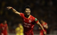 Vũ Văn Thanh 4 lần lập công, CLB CAHN vượt qua Thanh Hoá trong "mưa bàn thắng"