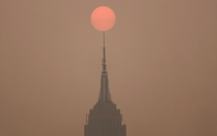Chùm ảnh minh chứng sức ảnh hưởng nghiêm trọng của cháy rừng ở Canada: New York mù sương, đứng đầu danh sách thành phố ô nhiễm không khí nhất