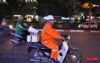 Hà Nội: Vác loa "đi từng ngõ, gõ từng nhà" kêu gọi người dân hạn chế sử dụng các thiết bị điện trong giờ cao điểm
