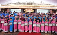 Thừa Thiên Huế tuyên dương, tặng thưởng áo dài cho 386 học sinh có thành tích xuất sắc