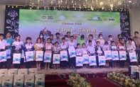 "Thắp sáng những ước mơ" lần thứ 8 tặng học bổng 100 trẻ em vượt khó