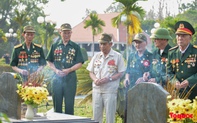 Chiến sĩ Điện Biên rưng rưng nước mắt về thăm đồng đội nơi chiến trường xưa 
