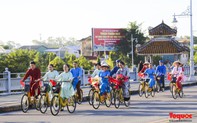 Hàng trăm người tham gia hoạt động "Áo dài với đạp xe vì môi trường"
