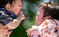 Tỷ lệ sinh giảm xuống mức thấp kỷ lục mới: Nhật Bản tiếp cận ứng dụng hẹn hò xoay chuyển tình thế
