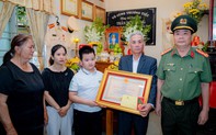 Tặng Huân chương Bảo vệ Tổ quốc hạng Ba cho Phó trưởng Công an phường hy sinh khi trấn áp tội phạm