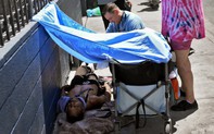 Mỹ ứng cứu khẩn cấp với người vô gia cư kiệt sức vì nắng nóng khắc nghiệt