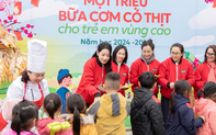 Chi Pu đi cùng CHIN-SU mang Tết tưng bừng với "Một triệu bữa cơm có thịt" đến học trò vùng cao