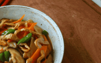 Cơm nhà có món rau xào thế này thì ngon phải biết: Chỉ 10 phút nấu mà nước sốt sánh mịn, ngọt thơm ăn cơm rất hợp