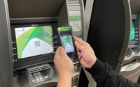 Đã có thể rút tiền liên ngân hàng tại ATM bằng mã QR, không cần thẻ vật lý
