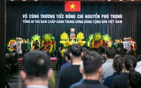 Người dân xếp hàng trong đêm vào viếng Tổng Bí thư Nguyễn Phú Trọng