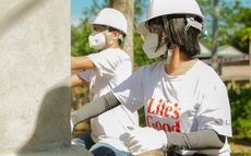 Nhân viên LG làm mới nhà cửa cho người dân tỉnh Hòa Bình