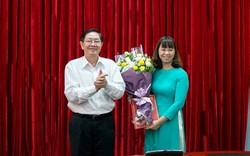 Bộ trưởng Bộ Nội vụ Lê Vĩnh Tân trao quyết định bổ nhiệm nhân sự