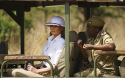 Melania Trump gây tranh cãi vì đội mũ “thực dân” trong chuyến công du tại châu Phi