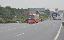 Các xe khách cao tốc Hà Nội – Bắc Giang, phớt lờ thông báo về việc “phạt thẻ đỏ”  đối với hành vi đón, trả khách