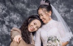 Cô gái đốn tim dân mạng vì đóng giả chú rể chụp ảnh cưới với mẹ già