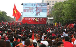 Lắp 5 màn hình 'khủng' ở Phố đi bộ Nguyễn Huệ cho người dân xem AFF Cup 2018