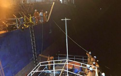 Tàu va đá ngầm, 8 thuyền viên kêu cứu vô vọng trong đêm tối