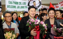 Tượng đài bắn súng thế giới Jin Jong Oh đặt chân đến Hà Nội trong sự chào đón của người hâm mộ Việt Nam