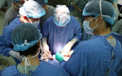 Phẫu thuật hơn 5 tiếng đồng hồ cắt thành công khối u lớn trong gan