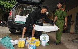 Quảng Trị: Dùng ô tô biển số giả vận chuyển hàng trăm kg pháo lậu