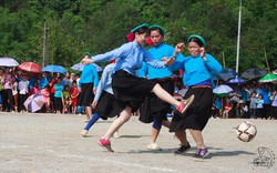 Sau trận chung kết lượt đi AFF SUZUKI Cup 2018 Việt Nam và Malaysia, dân mạng phát cuồng với các cô gái Bình Liêu
