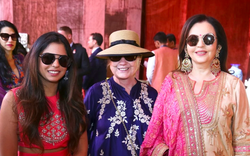 Định nghĩa mới của sự xa hoa: cận cảnh đám cưới 100 triệu USD của con gái người giàu nhất Ấn Độ