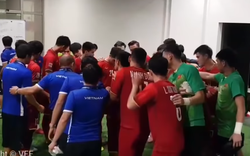 Hé lộ clip HLV Park Hang- seo nói gì với các cầu thủ trước trận chung kết lượt đi AFF 2018