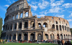 Du khách bị cảnh sát Italia bắt giữ vì gỡ gạch từ di tích đấu trường Colosseo