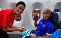 Đội tuyển Việt Nam được tặng món quà bất ngờ trên chuyến bay của Vietnam Airlines