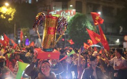 Cập nhật: Cả nước vỡ òa trong niềm vui chiến thắng của đội tuyển Việt Nam
