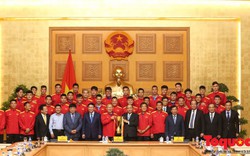 Thật bất ngờ món quà của Thủ tướng dành tặng Đội tuyển bóng đá Việt Nam, Bầu Hiển tặng 3 tỷ