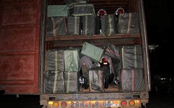 Quảng Trị: Bắt giữ 41.000 gói thuốc lá nhập lậu trên xe container