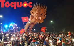 Người dân Đà Nẵng đổ ra đường mừng chiến thắng của đội tuyển