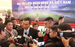 Phó Chủ tịch phụ trách chuyên môn VFF Trần Quốc Tuấn trả lời phỏng vấn bên lề đại hội sau khi tái đắc cử