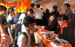 Hàng vạn học sinh tham gia tư vấn tuyển sinh hướng nghiệp tại TP.HCM và Thanh Hóa