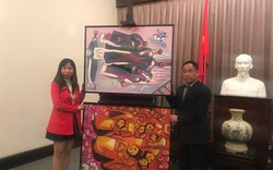 Bảo tàng Mỹ thuật Việt Nam tiếp nhận tranh của họa sĩ Việt kiều Mỹ