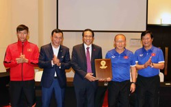 Đại sứ Việt Nam tại UAE thăm và động viên thầy trò HLV Park Hang-seo