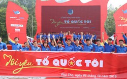 1.000 bạn trẻ tham gia lễ chào cờ đặc biệt và rước ngọn lửa thiêng tại Đền Hùng 