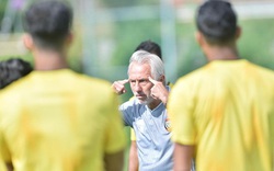 HLV ĐT UAE bắt học trò tập nặng trước trận gặp tuyển Việt Nam