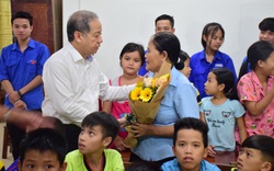 Thăm các lớp học tình thương, Chủ tịch tỉnh Thừa Thiên Huế nói điều này khiến thầy cô xúc động