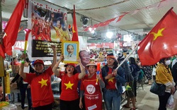 Tiểu thương chợ ở Đà Nẵng reo hò cổ vũ cho U22 Việt Nam