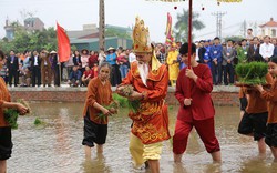 Độc đáo Lễ hội Vua Hùng dạy dân cấy lúa 