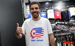 Doanh nghiệp Việt tung mẫu áo quốc kì Mỹ - Triều thu hút nhiều du khách nước ngoài