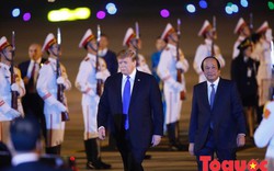 Clip: Cảnh đón Tổng thống Donald Trump tới Việt Nam
