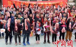 Trường học Trung Quốc thay nhau dùng thịt, cá làm phần thưởng cho học sinh