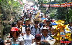 Gần 5 vạn người đổ về lễ phật trước ngày khai hội Chùa Hương