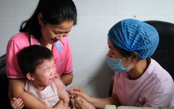Sau rúng động bê bối vaccine, Trung Quốc cảnh báo phụ huynh 